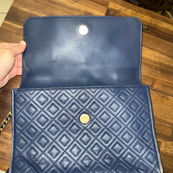 Tory Burch Fleming Convertible quilted leather SHOULDER BAG in navy blue - Picture 13 of 16